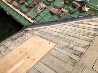 緑の瓦再利用、葺き土の撤去