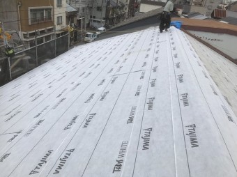 防水紙貼り付け
