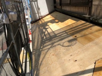 奈良市の雨漏り工事で下屋の野地板