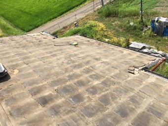 漆喰が露になる