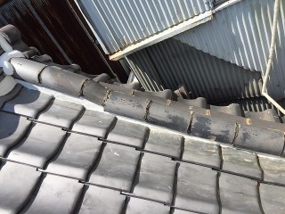 お地蔵さま屋根漆喰塗り