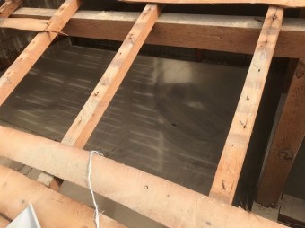 奈良市 長屋の釉薬瓦屋根 屋根裏