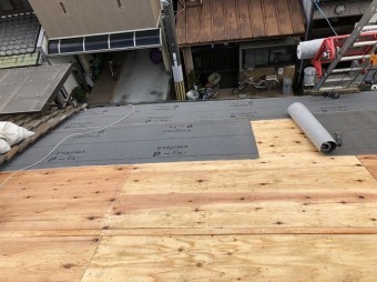 奈良市 雨漏りの和瓦屋根 防水紙貼り