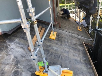 瓦を剥がした下屋根