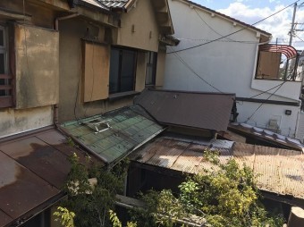 下屋根瓦撤去