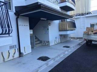 マンション玄関 樋交換