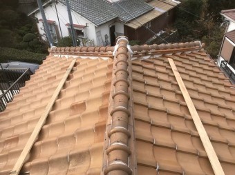 平群町で大屋根の棟を無料点検