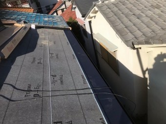 奈良市でガルテクトへ葺き替え工事中