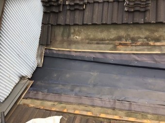 葛城市の谷樋板金交換で板金設置