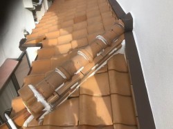 平群町で下屋根の棟積み替え工事