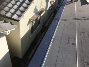 奈良市でガルテクトへ葺き替え工事中