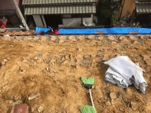 陶器瓦と葺き土の撤去