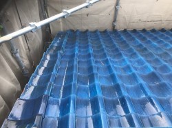 生駒市で陶器瓦屋根の破損個所