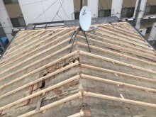 補強垂木で不陸調整後の野地板
