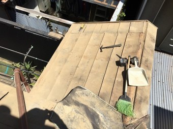 瓦を撤去した下屋根