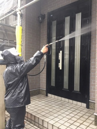 外壁洗浄中の様子