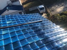 平群町で和瓦の下屋根に落下している横樋