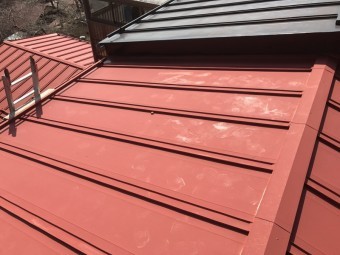 工事前のトタン葺きの屋根