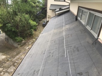 下屋根に野地板を設置
