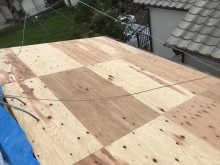 構造用合板で増し張り作業