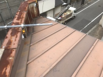 奈良市 店舗の屋根 瓦棒葺きトタン屋根