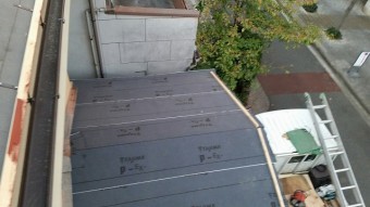 下屋根防水紙設置