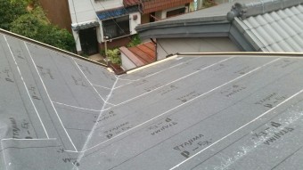 防水紙張り