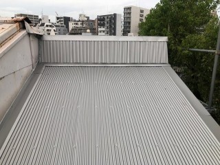 ガルバリウム波板へ葺き替え完了