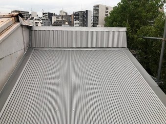 ガルバリウム波板へ葺き替え完了