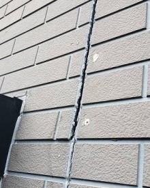 外壁の状態を確認