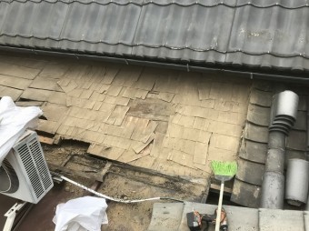 三宅町 瓦解体作業