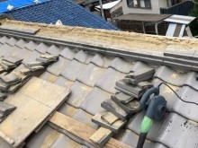 橿原市の和瓦屋根の崩れた棟の積み直し