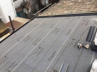 ルーフィングを張った屋根