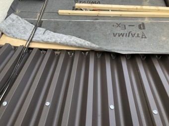 波型スレート屋根をリファインルーフでカバー