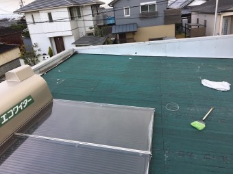 波板を剥がした屋根