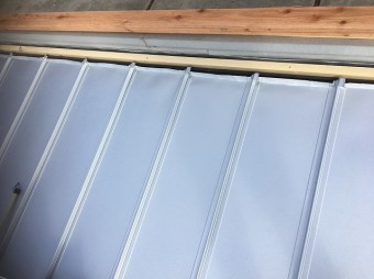 屋根材を張った直後の屋根