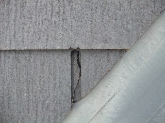 風災にあった屋根の様子