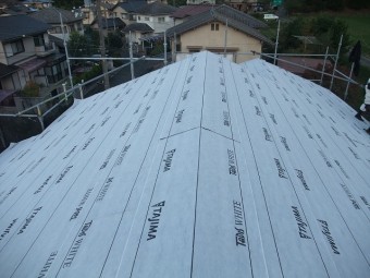 防水紙を張った屋根