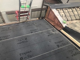 防水紙の設置大屋根部分