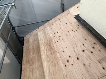 新しい野地板を設置