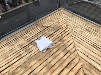 瓦を撤去した屋根の様子