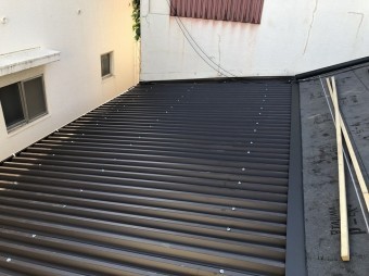 波型スレート屋根をリファインルーフでカバー