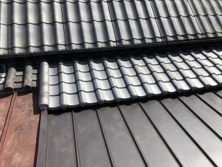 三宅町 いぶし瓦 立平葺き完成