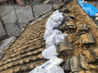 王寺町 瓦撤去