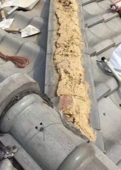 奈良市の瓦屋根の崩れた棟瓦点検