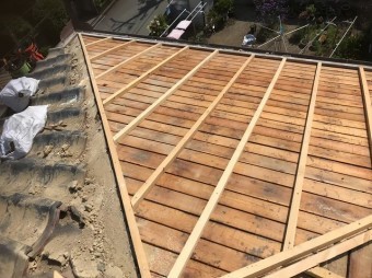 上牧町 いぶし瓦屋根 大屋根 施工中