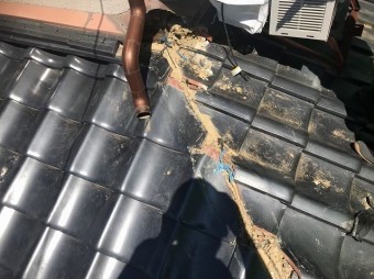 上牧町 雨漏りの下屋根 棟瓦取り直し工事中
