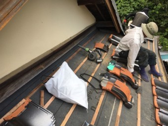 瓦設置の屋根