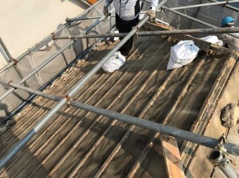 五條市の屋根瓦撤去