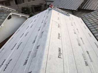 奈良市でルーフィング(防水紙)の張り付け